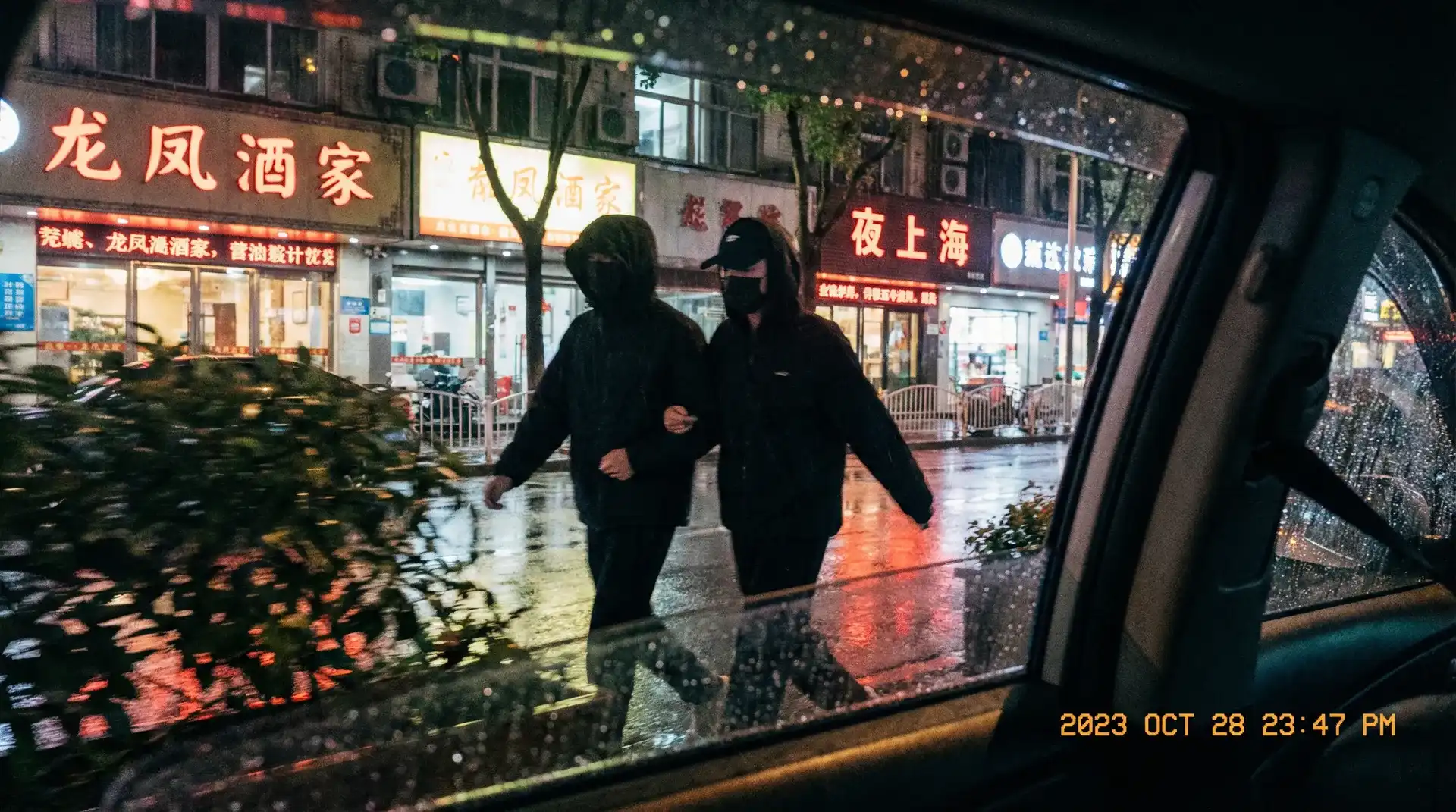 美国十次啦怎么看不了 - 顶流明星深夜密会现场抓拍照片